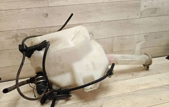 Mitsubishi Grandis Windshield washer fluid reservoir/tank E13010116 HLC37059