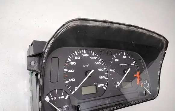 Speedometer (instrument cluster)