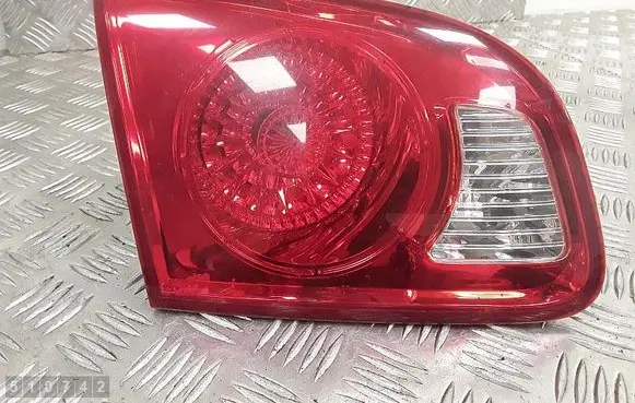 Tailgate rear/tail lights