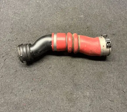 BMW 5 F10 F11 Intercooler hose/pipe 7583728