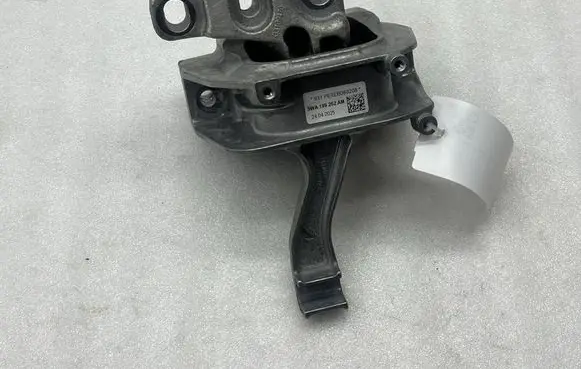 Audi A3 8Y Engine mount bracket 5WA199262AM