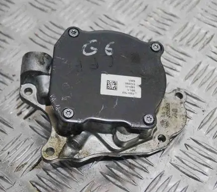 Volkswagen Golf VII Vacuum pump 03L145207