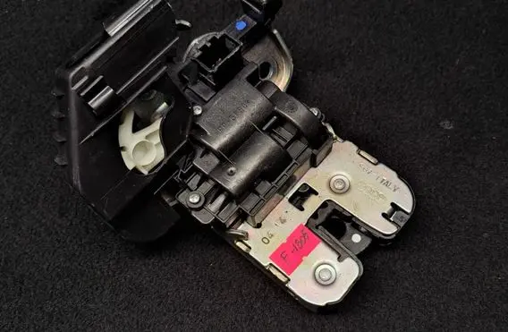 Audi A8 S8 D4 4H Tailgate/trunk/boot lock/catch/latch 4H0827505A