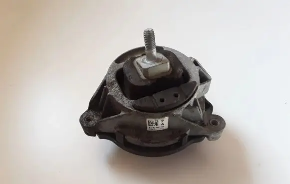 BMW 2 F22 F23 Engine mount bracket 6787657