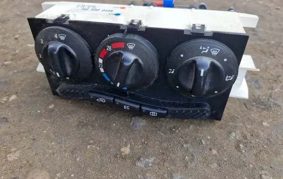 Mercedes-Benz A W168 Climate control unit 1688300485 0121599