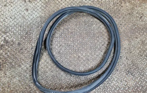 Mercedes-Benz A W176 Rear door rubber seal (on body) 