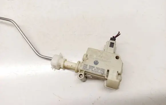 Volkswagen PASSAT B6 Central locking motor 3C0810773