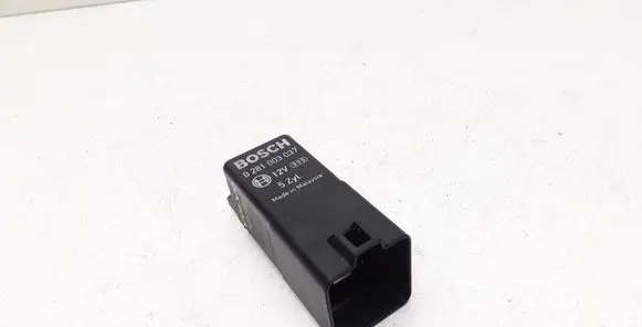Volvo XC90 Glow plug pre-heat relay 30751798 0281003037
