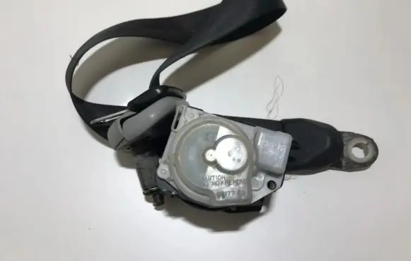 Toyota Avensis Verso Rear seatbelt 