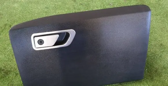 Ford Explorer VI Glove box LB5B-S060T10-AE