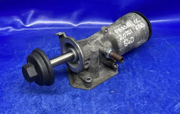 Volkswagen PASSAT CC Oil filter mounting bracket 045115389K 045115433E