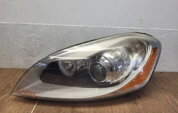 Volvo XC60 Headlight/headlamp 30763137 89902828