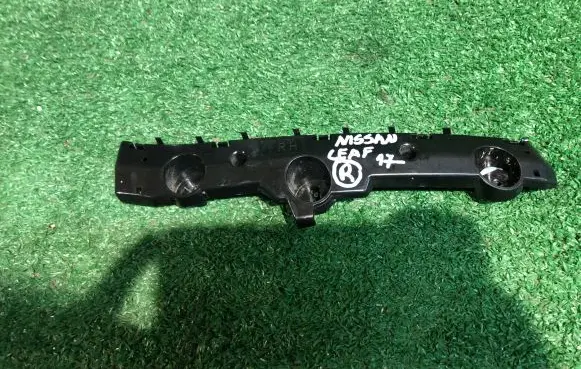 Nissan Leaf II (ZE1) Front bumper mounting bracket 622245SK0A