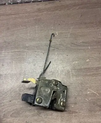 BMW 3 E30 Front door lock 1924788