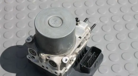 Toyota RAV 4 (XA40) ABS Pump