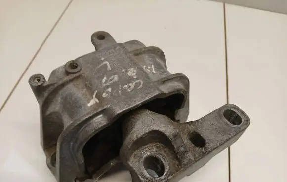 Volkswagen Caddy Engine mount bracket 1K0199262