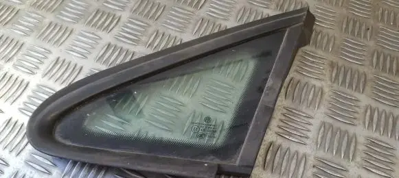Volkswagen Touran I Front triangle window/glass 43r0048 43r-0048