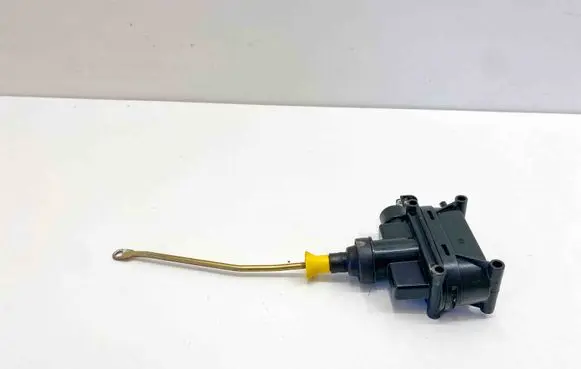 Engine mount vacuum valve