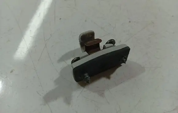 Volkswagen PASSAT B5 Sun visor clip/hook/bracket 