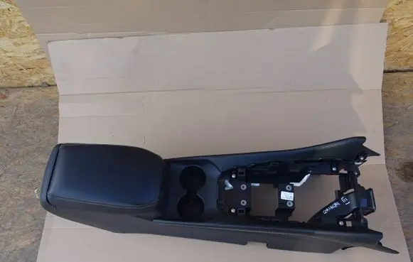 Nissan Qashqai J12 Armrest 