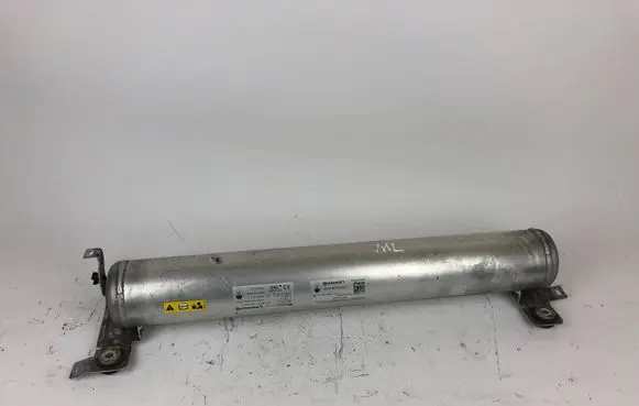 Vacuum air tank