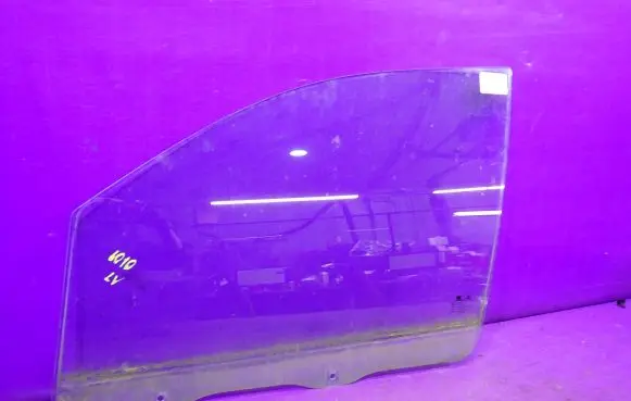 Hyundai Trajet Front door window glass four-door