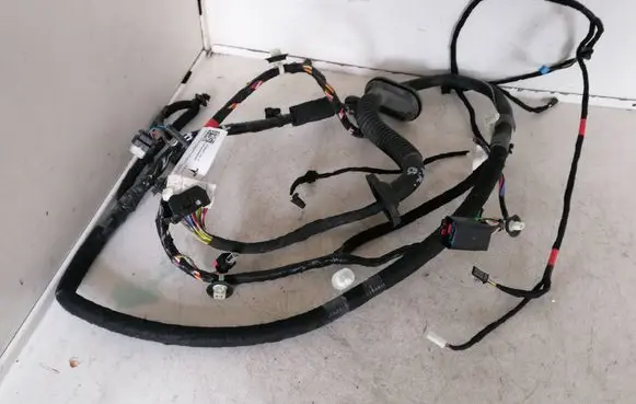 Tesla Model Y Front door wiring loom 161668604C NM0R0CC0 E4024040800929