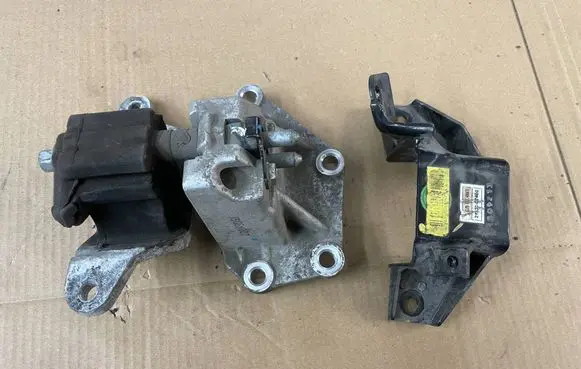 Hyundai i20 (GB IB) Gearbox mounting bracket 21830-C7400