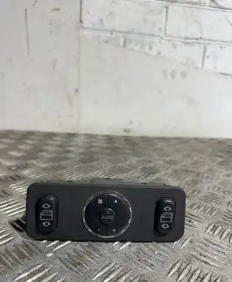Mercedes-Benz ML W163 Electric window control switch A1638200326