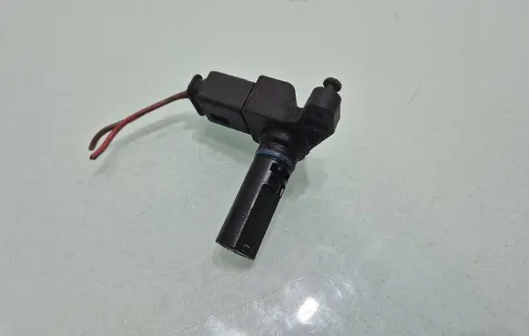 Mercedes-Benz B W245 Fuel temperature sensor A0001593304