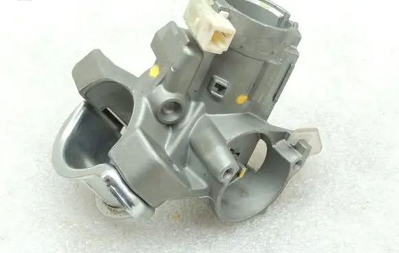 Toyota Avensis T270 Steering wheel lock 4502002241