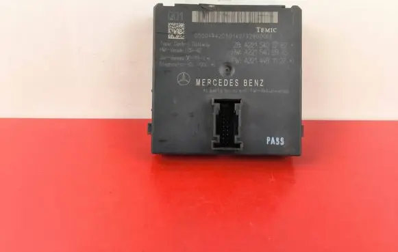 Mercedes-Benz C W204 Gateway control module A2215402762