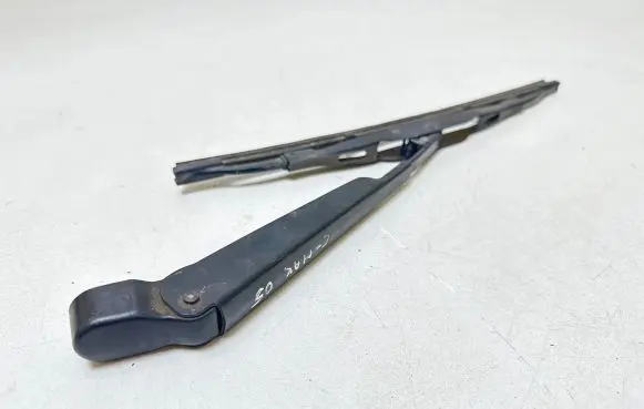 Ford C-MAX I Rear wiper blade arm R17526AA