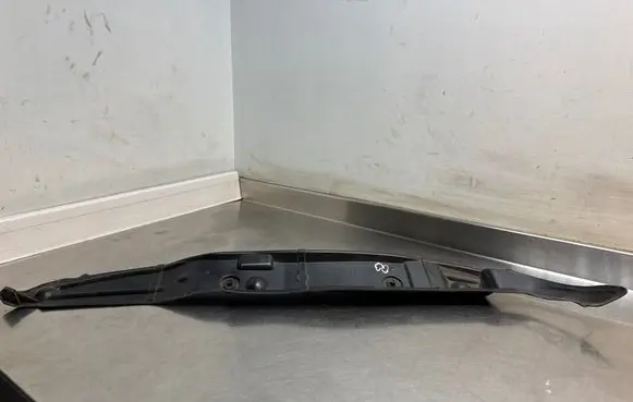 Audi Q3 8U Fender end trim 8U0821112A