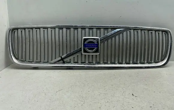 Volvo V70 Front bumper upper radiator grill 08693346