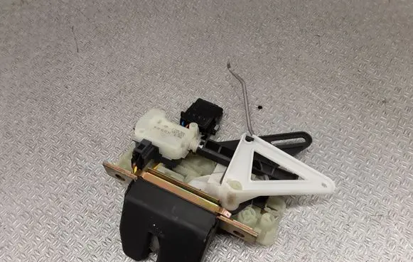Volvo V70 Tailgate/trunk/boot lock/catch/latch 30716331
