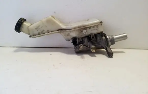 Master brake cylinder