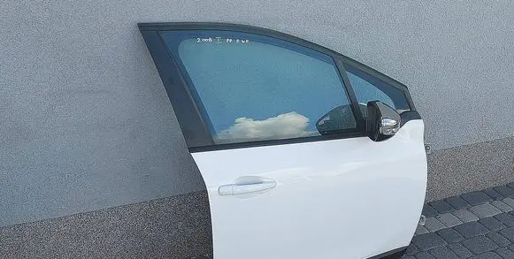 Peugeot 2008 I Front door 