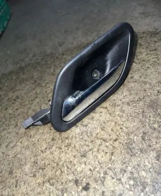 BMW 5 E39 Front door interior handle 8226049