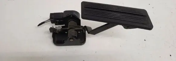 Chrysler Voyager Accelerator throttle pedal G0D28AM1027613 04612742