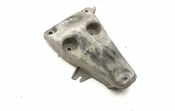 Engine mounting bracket