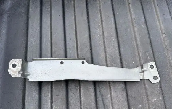 Volvo V60 Fender mounting bracket 31468233