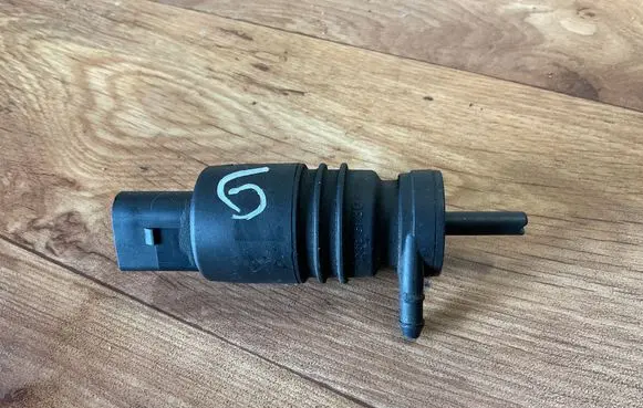 Mercedes-Benz ML W163 Windscreen/windshield washer pump A2108690821