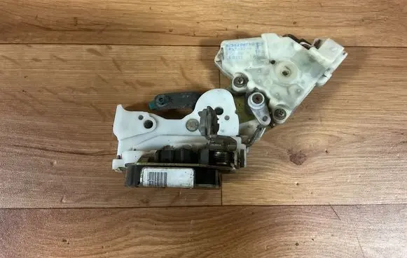 Nissan Almera Tino Rear door lock 82552BM760 6892052A 0317