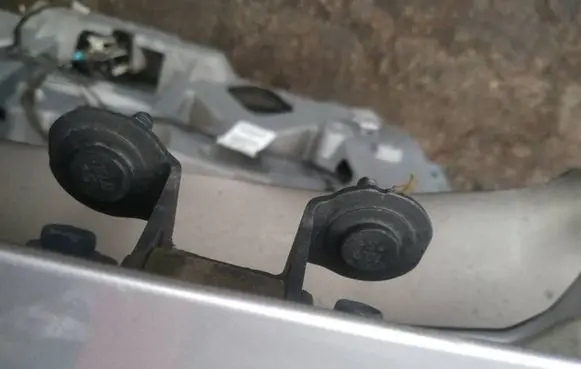 Dodge Journey Tailgate/trunk/boot hinge