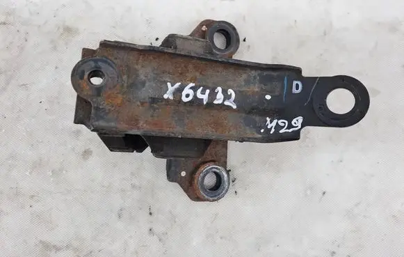 Mazda CX-3 Engine mounting bracket DB2T39070