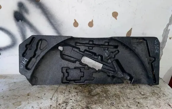 Mercedes-Benz ML W164 Spare wheel section trim A1648990614