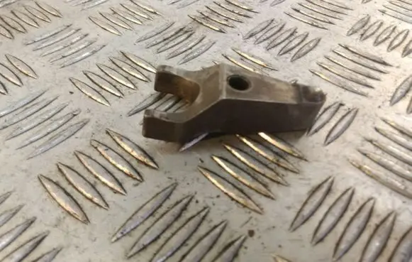 Toyota Avensis T250 Fuel Injector clamp holder