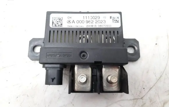 Mercedes-Benz C W205 Charging relay A0009822023 1110029