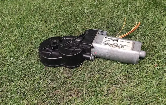 Volvo S60 Seat adjustment motor 92411601 C00101101